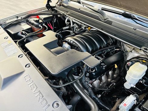 Used 2016 Chevrolet Suburban LT image 32