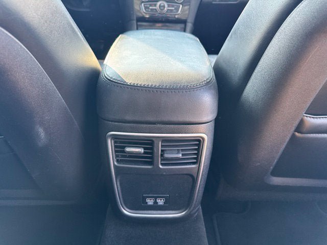 Used 2016 Chrysler 300 Limited AWD/4WD image 25