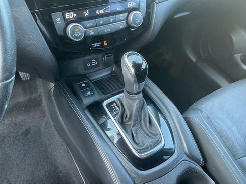 Used 2018 Nissan Rogue SL w/ Premium Package AWD/4WD image 12