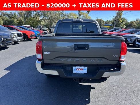 Used 2017 Toyota Tacoma TRD Sport image 5