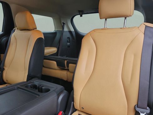 Certified 2024 Kia Carnival LX image 21