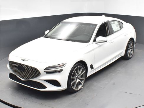 Used 2025 Genesis G70 2.5T image 9