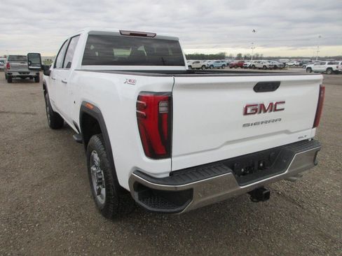 New 2026 GMC Sierra 2500 SLT image 9