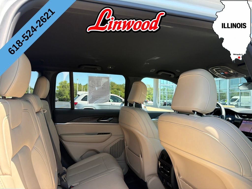 Used 2025 Jeep Grand Cherokee Limited AWD/4WD image 11