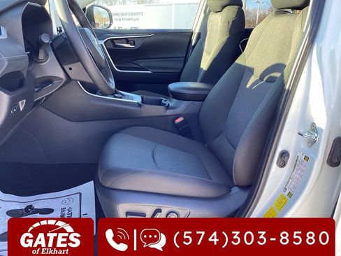 Used 2025 Toyota RAV4 XLE image 12