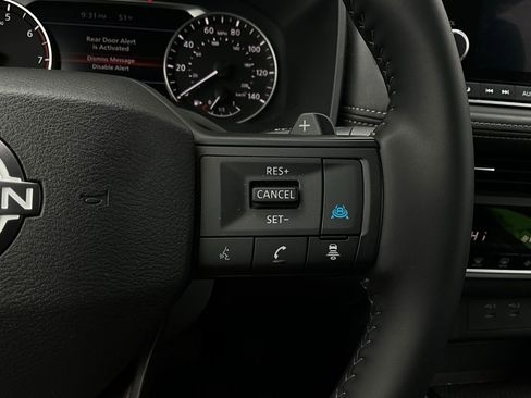 Used 2025 Nissan Rogue SV image 34