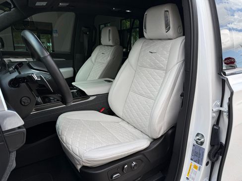 Used 2025 Cadillac Escalade V AWD/4WD image 20