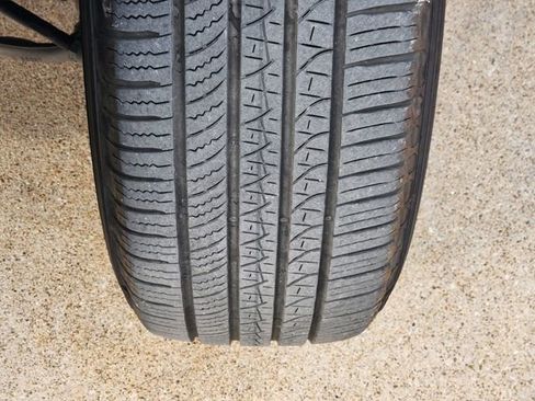 Used 2025 Land Rover Defender 110 S image 10