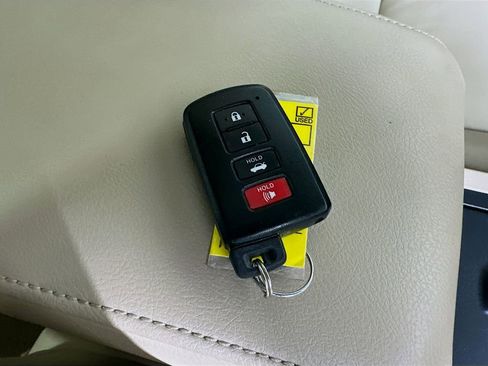 Used 2013 Toyota Camry XLE FWD image 41