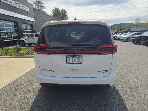 Used 2026 Chrysler Pacifica Limited w/ S Appearance Package AWD/4WD image 6