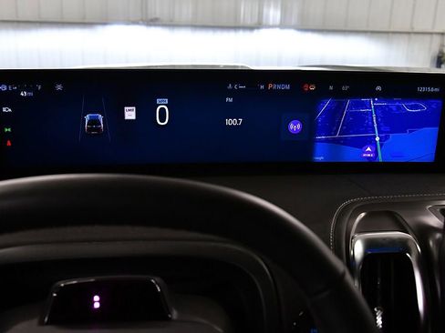 Used 2025 Ford Expedition Platinum w/ Platinum Ultimate Package AWD/4WD image 17