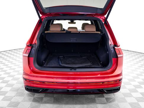 Used 2024 Volkswagen Tiguan SE R-Line AWD/4WD image 33