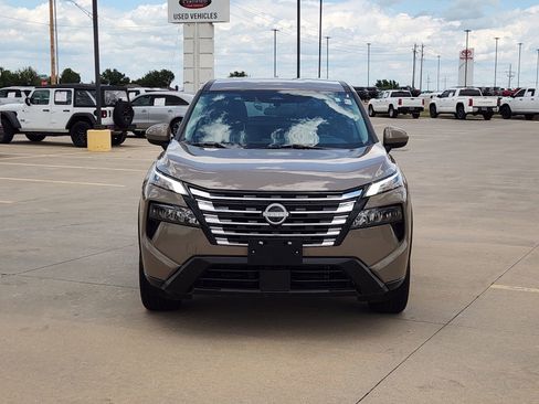 Used 2025 Nissan Rogue SV FWD image 6