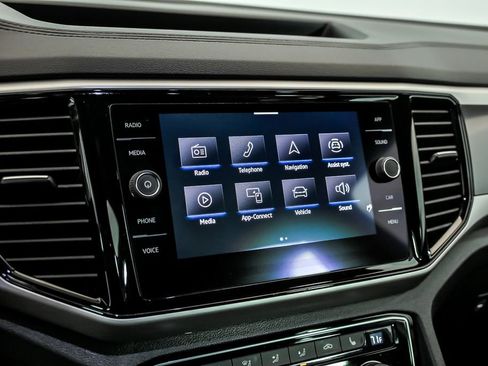 Used 2022 Volkswagen Atlas Cross Sport SE image 19