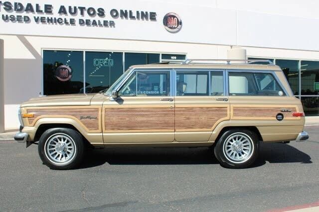 Used 1990 Jeep Grand Wagoneer AWD/4WD image 1