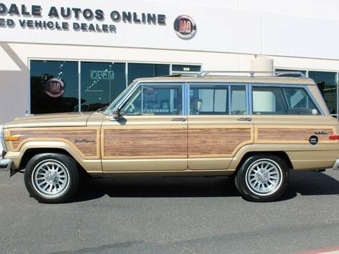 Used 1990 Jeep Grand Wagoneer image 1