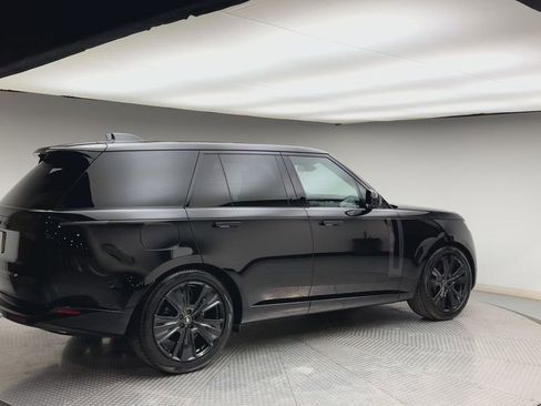 Certified 2025 Land Rover Range Rover SE image 2