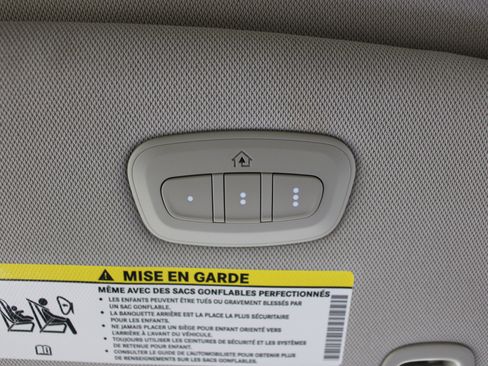 Used 2023 Chrysler Pacifica Limited FWD image 19