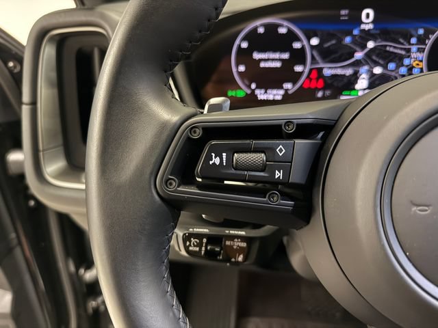 Certified 2025 Porsche Cayenne E-Hybrid w/ Premium Package Plus AWD/4WD image 21