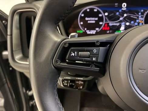 Certified 2025 Porsche Cayenne E-Hybrid w/ Premium Package Plus AWD/4WD image 21