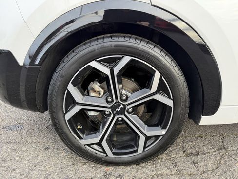 Used 2023 Kia Niro SX Touring image 10