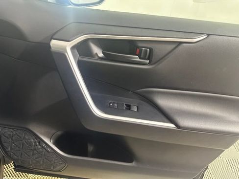 Used 2022 Toyota RAV4 LE AWD/4WD image 26