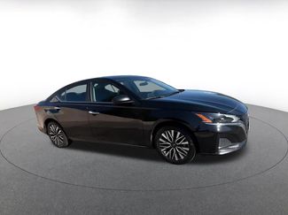 Used 2025 Nissan Altima 2.5 SV FWD video 2