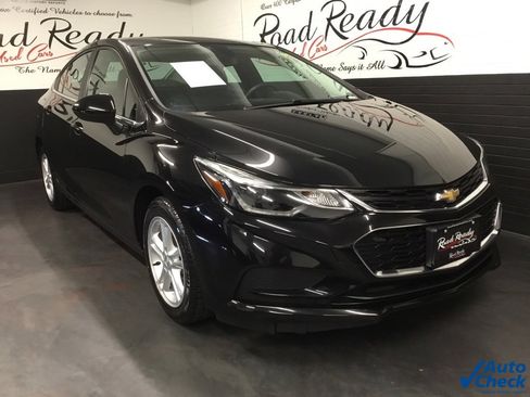 Used 2017 Chevrolet Cruze LT image 3