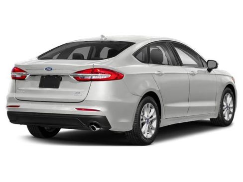 Used 2019 Ford Fusion SE FWD image 2