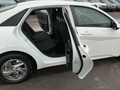 New 2026 Hyundai Elantra SE image 16