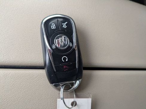 Used 2020 Buick Envision Essence image 32