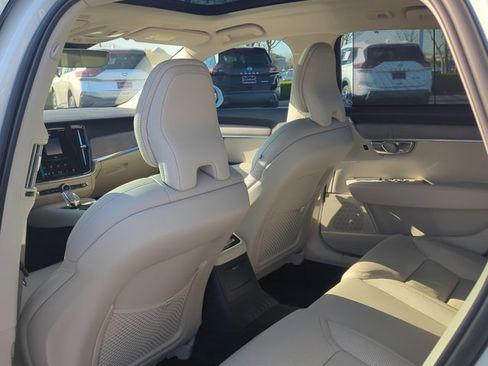 Used 2024 Volvo S90 T8 Ultimate w/ Lounge Package image 18