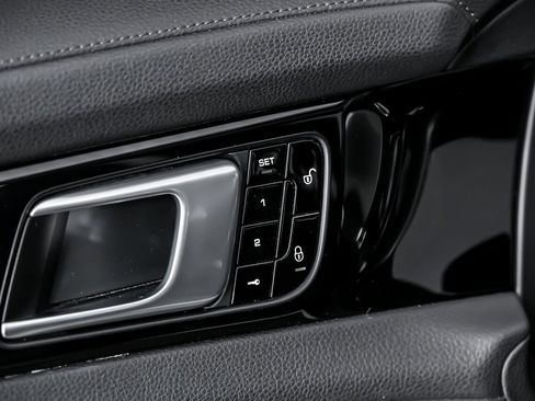 Used 2018 Porsche Panamera 4S image 19