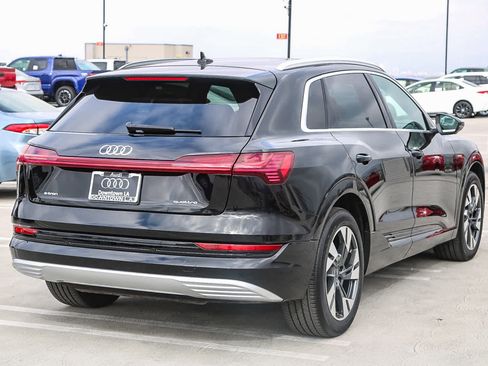Used 2022 Audi e-tron Premium Plus w/ Premium Plus Package image 6