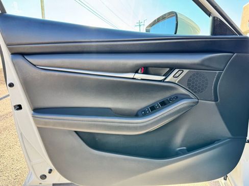 Used 2022 MAZDA MAZDA3 s image 9