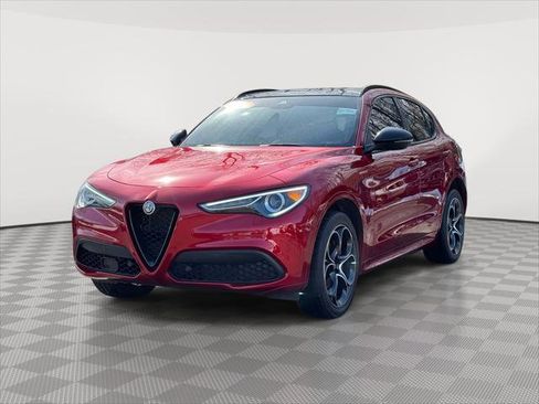 Used 2023 Alfa Romeo Stelvio Veloce image 2