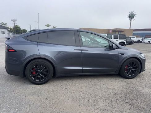 Used 2023 Tesla Model X Plaid image 4