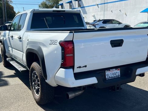 Certified 2024 Toyota Tacoma TRD Off-Road AWD/4WD image 6