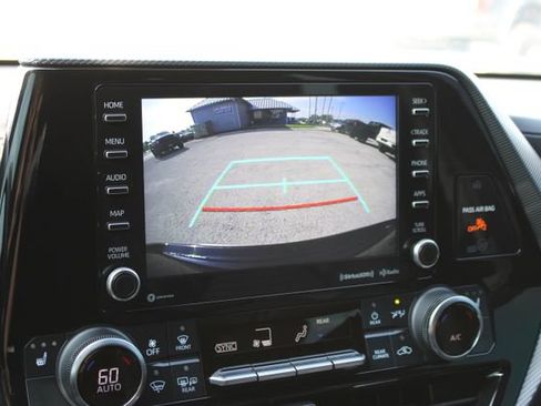 Used 2022 Toyota Highlander XSE AWD/4WD image 18