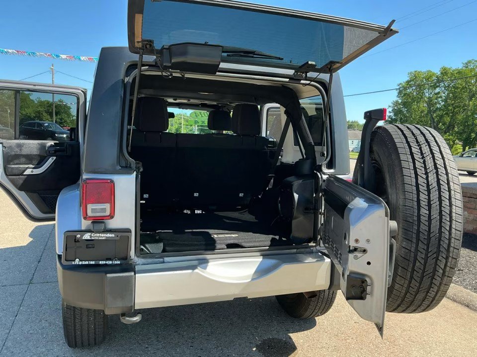Used 2014 Jeep Wrangler Unlimited Sahara AWD/4WD image 23