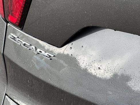 Used 2019 Ford Escape S image 27