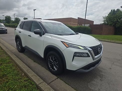 Used 2023 Nissan Rogue S AWD/4WD image 2