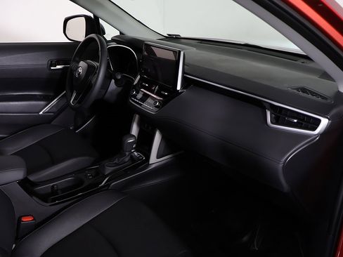 Used 2025 Toyota Corolla Cross XLE image 25