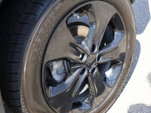 Used 2018 Jeep Compass Latitude FWD image 42