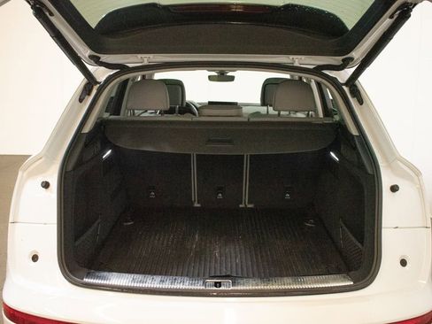 Used 2022 Audi Q5 2.0T Prestige image 25