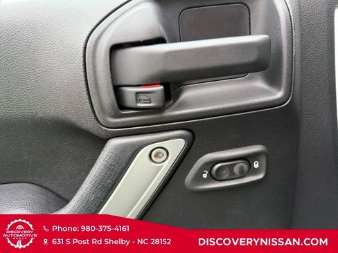 Used 2016 Jeep Wrangler Unlimited Sahara w/ Connectivity Group image 12