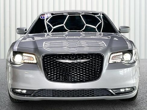 Used 2018 Chrysler 300 S AWD/4WD image 2
