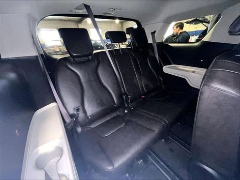 Used 2024 Kia Carnival LX FWD image 28