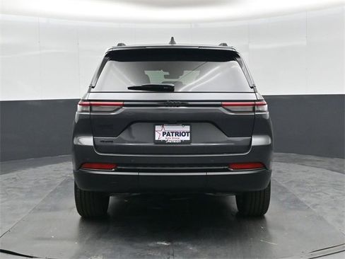 New 2025 Jeep Grand Cherokee Altitude image 5