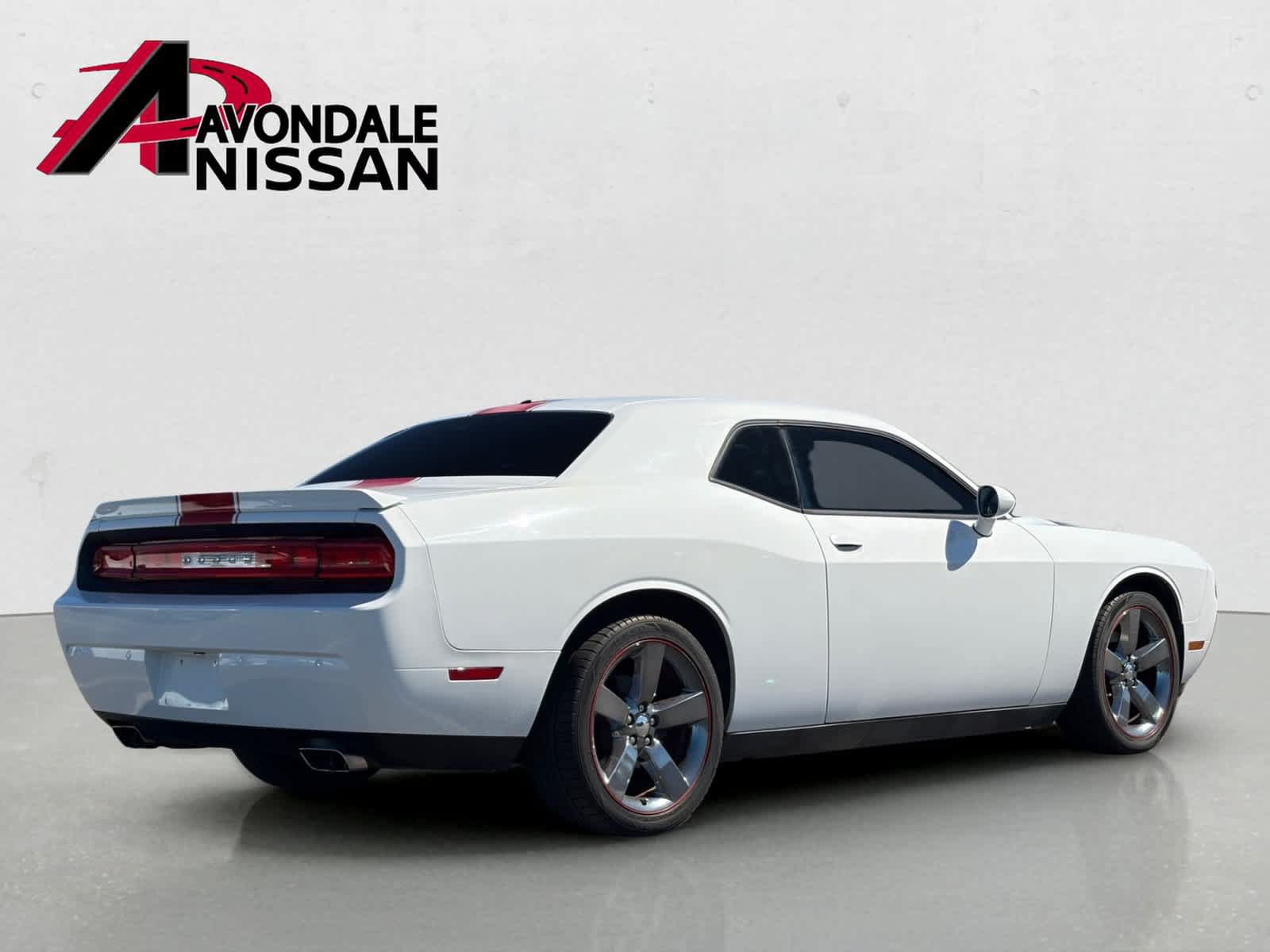 Used 2014 Dodge Challenger SXT RWD image 3